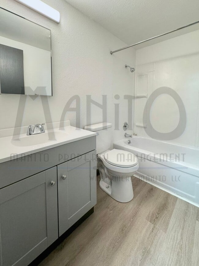 Building Photo - Charming Bungalow Unit