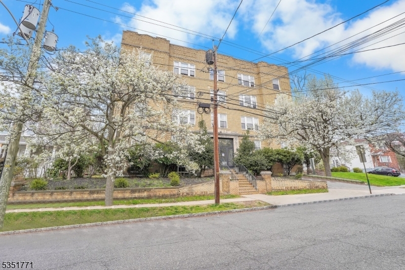 Primary Photo - 22 St Lukes Pl