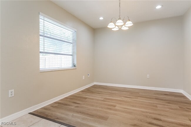 Building Photo - 282 Lorraine Ave