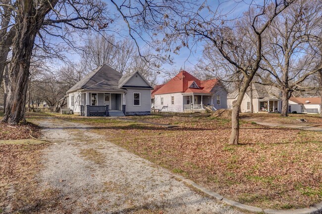 Building Photo - Remodeled 2 bedroom, 1 bathroom home for r...