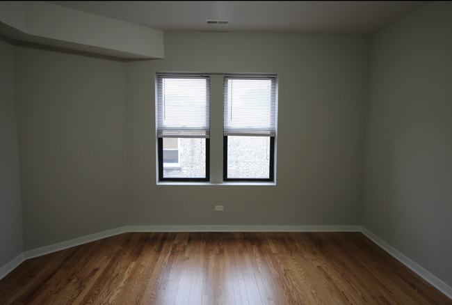 Large Bedrooms - 2325 W Arthur Ave