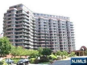 Building Photo - 100 Carlyle Dr