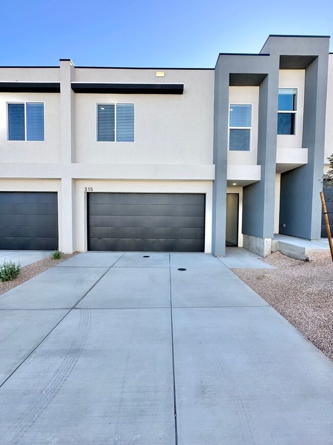 Building Photo - BRAND NEW HURRICANE TOWNHOME!