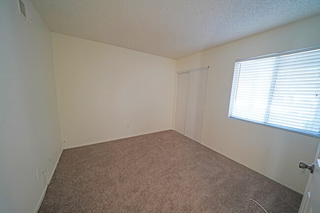 Building Photo - 16916 Shinedale Dr