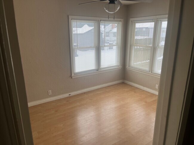Foto del edificio - 909 E Maywood Ave