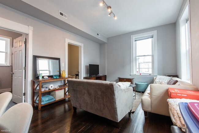 Foto del edificio - 2 br, 1 bath  - 1652 W Pierce Ave