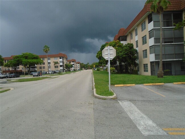 Foto del edificio - 4174 Inverrary Dr