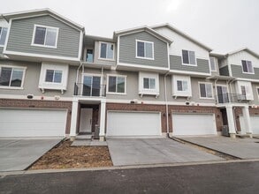 Building Photo - 4212 W Coral Pink Ct