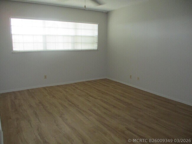 Building Photo - 3151 S Palm Aire Dr
