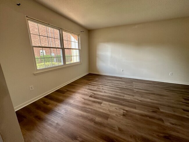 Building Photo - 4765 Champion Ct