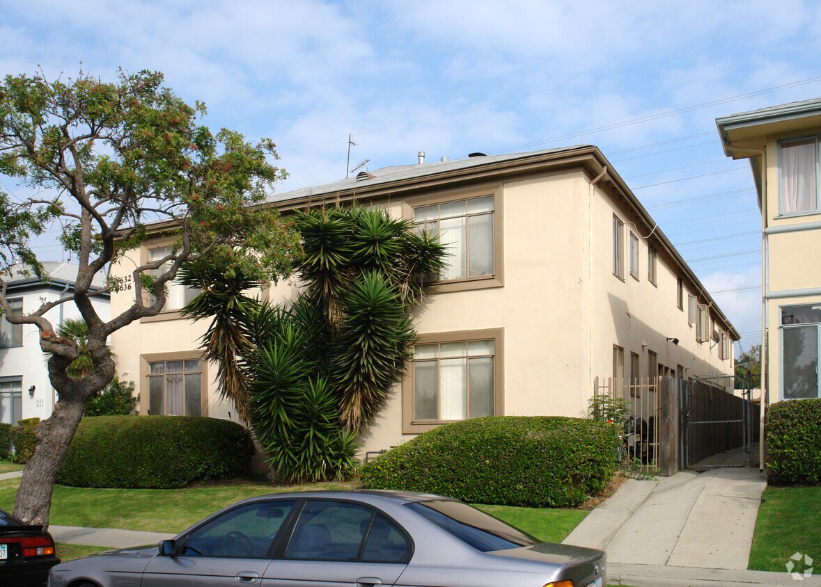 Foto del edificio - 3632-3636 Carmona Ave