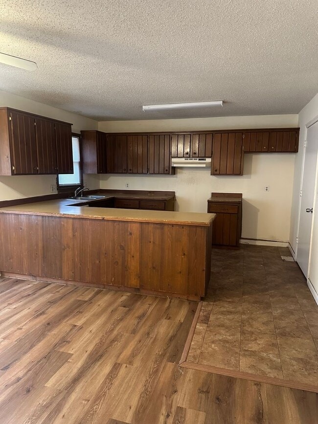 Building Photo - Great 3 bed bath home in SW Springfield