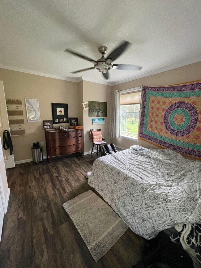 Building Photo - 4 Rock Point Rd