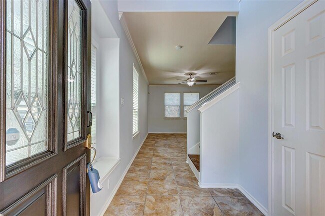Foto del edificio - 6451 Calgary Woods Ln