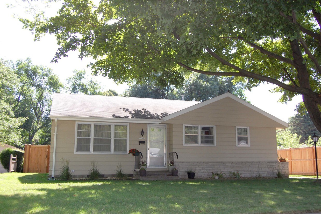 4005 30th St, Des Moines, IA 50310 House Rental in Des Moines, IA