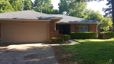 Building Photo - 9243 Rosecliff Dr