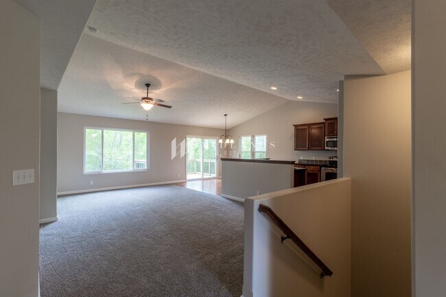 Building Photo - Ranch Townhome in Shadow View