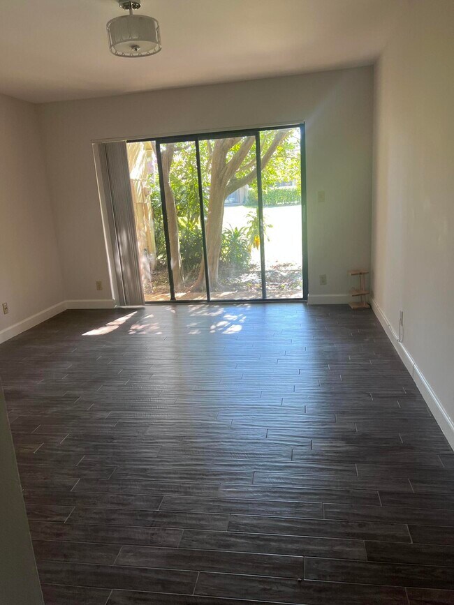 Building Photo - 6926 Escobar Ct