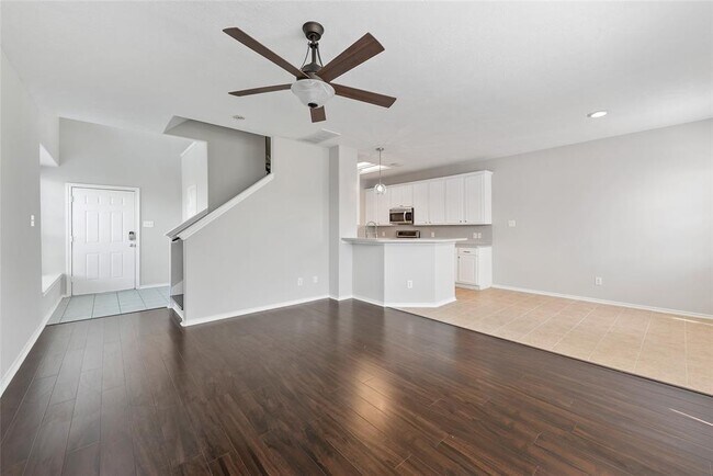 Building Photo - 14425 Rosehedge Ct