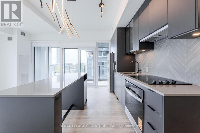 Building Photo - 1037 The Queensway