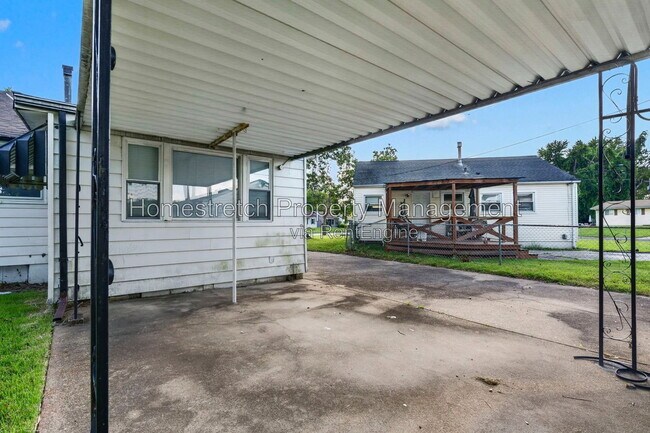 Foto del edificio - 161 Cameron Rd