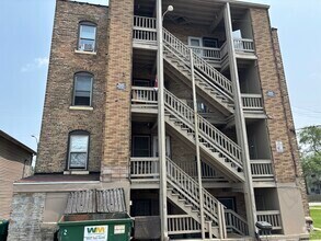 Building Photo - 209 N Center St