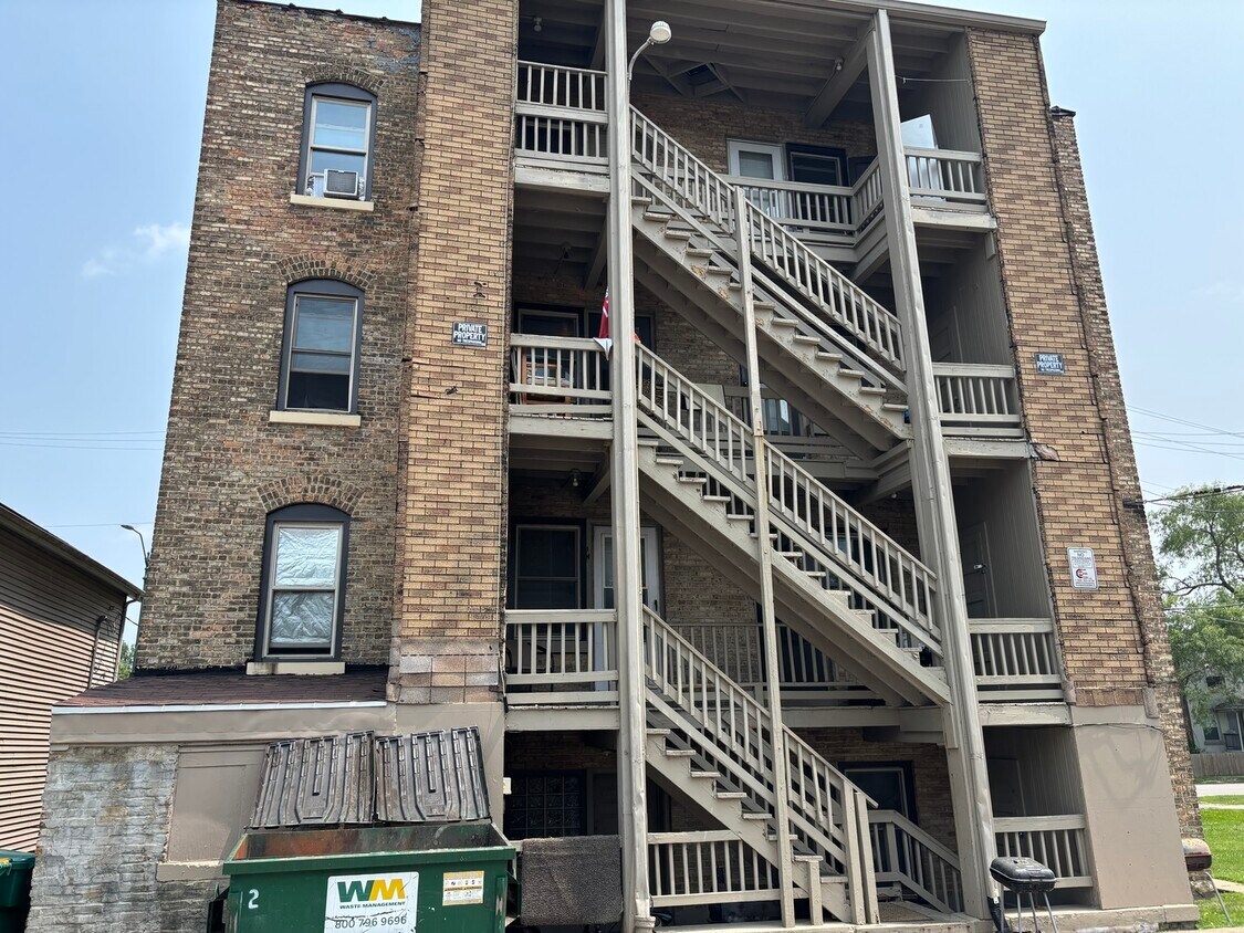 Primary Photo - 209 N Center St