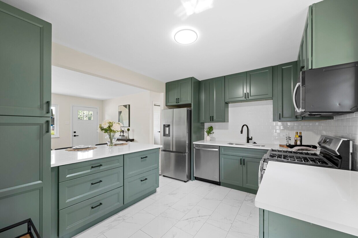 Foto principal - 7944 Lavington Dr