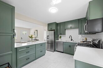 Building Photo - 7944 Lavington Dr