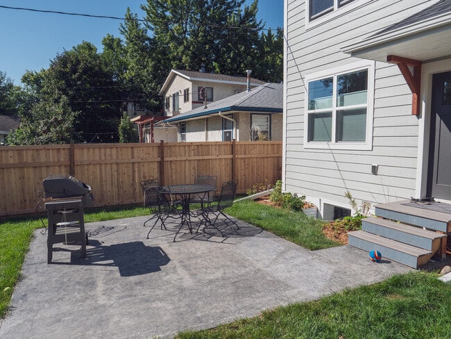 Building Photo - 4425 45th Ave S