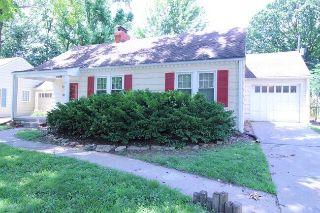 Building Photo - 2 Bedroom 1 Bath Home In Roeland Park