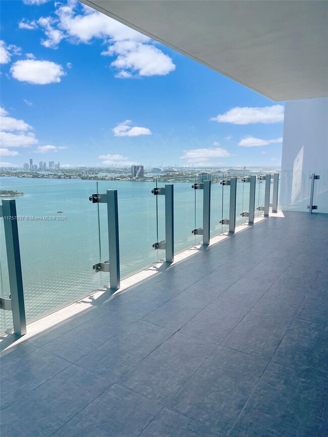 Foto del edificio - 700 NE 26th Terrace