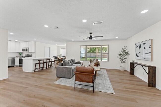 Building Photo - 2914 Riata Ln