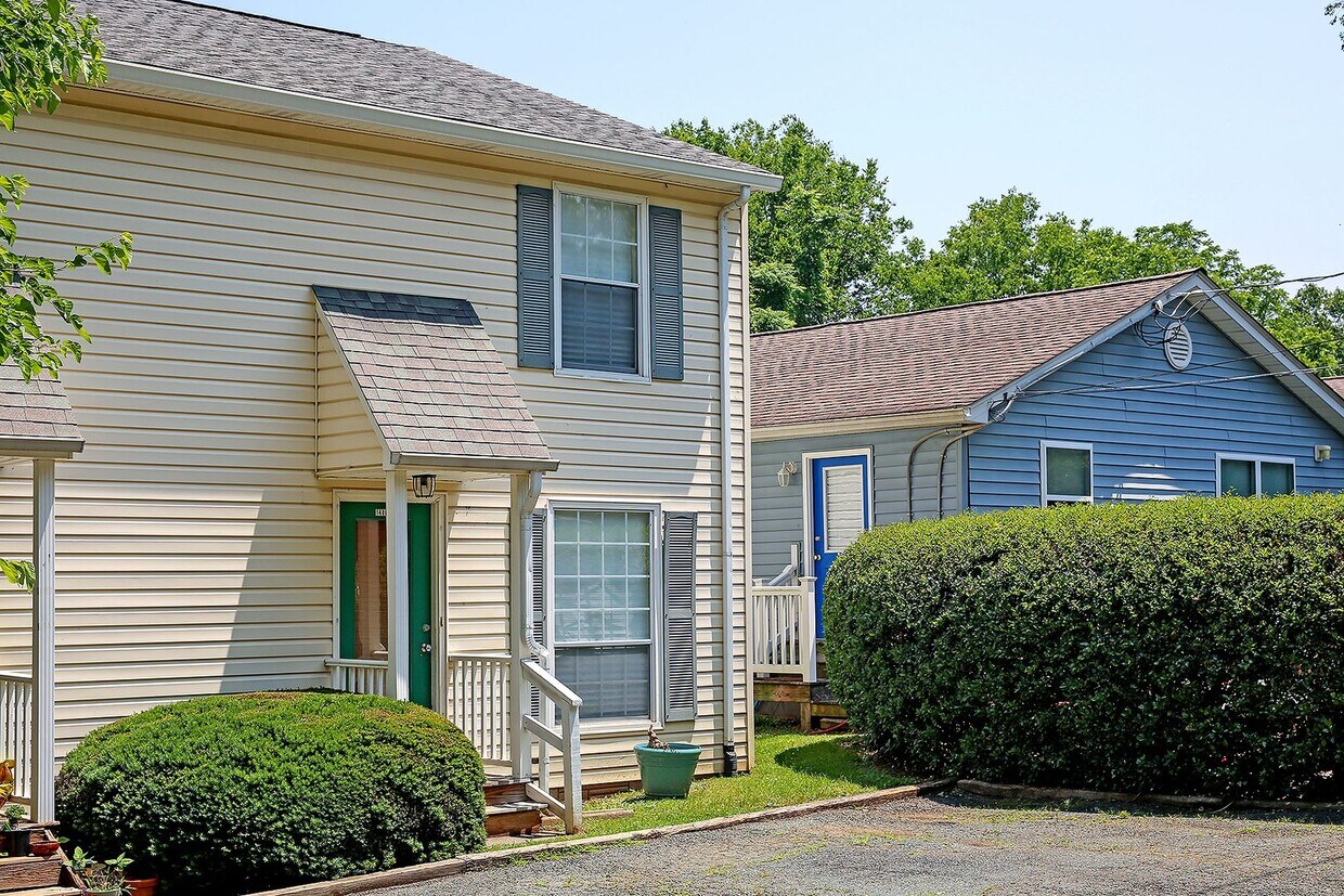 Foto del edificio - Woolen Mills Duplex Near The Rivanna River