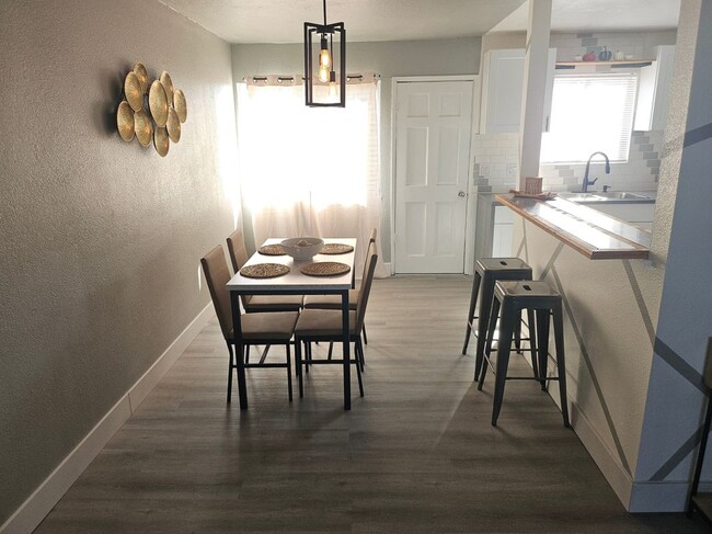 Foto del edificio - 96 E. Palomar