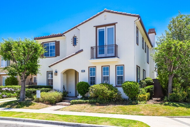 ¡Rodeado de tiendas y restaurantes eclécticos! - 5142 Pearce Dr