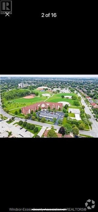 Building Photo - 3160 Wildwood Dr