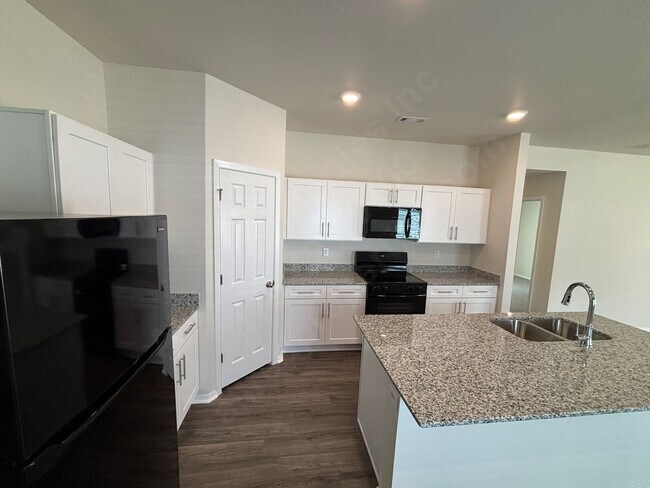 Foto del edificio - Coming September! Newer Construction 3-Bed...