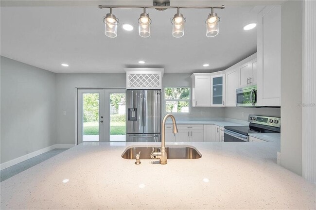 Building Photo - 201 S Fernwood Ave