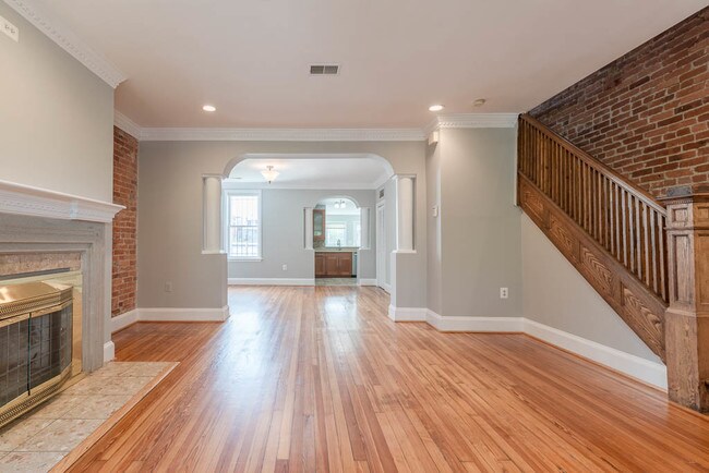 Foto del edificio - 32 Channing St NW