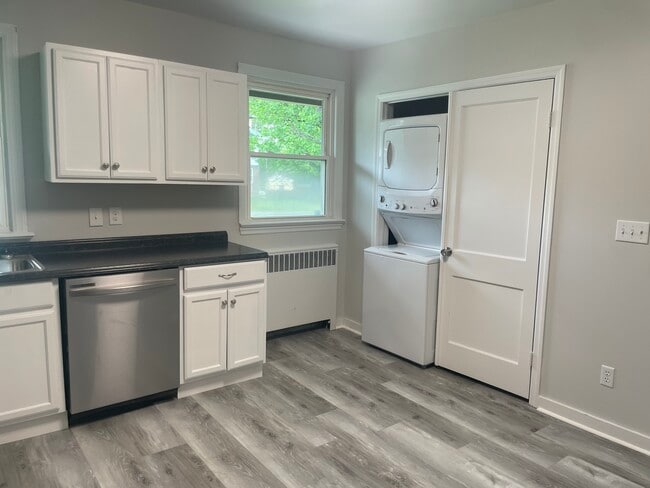 Building Photo - 10334 Adirondack View Hts