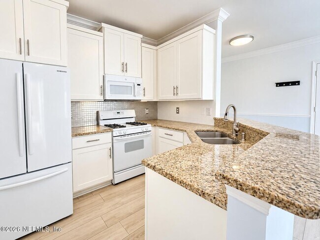 Building Photo - 13810 Sutton Park Dr N