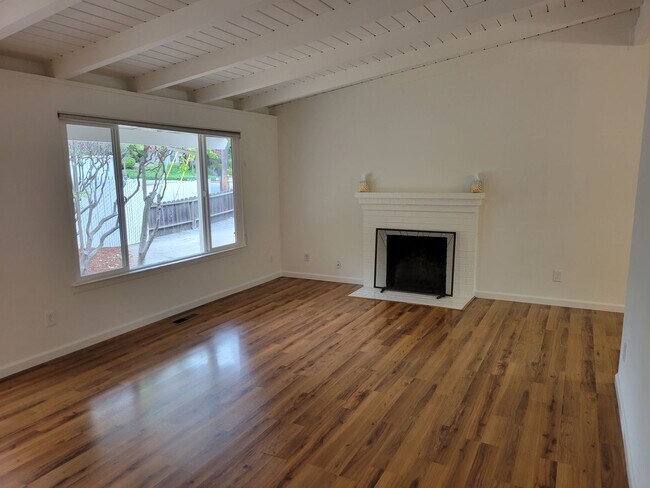 Building Photo - Single Story Buena Vista Home