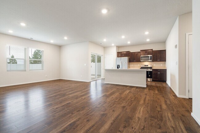 Building Photo - Modern Comfort in Country View Meadows – 3...