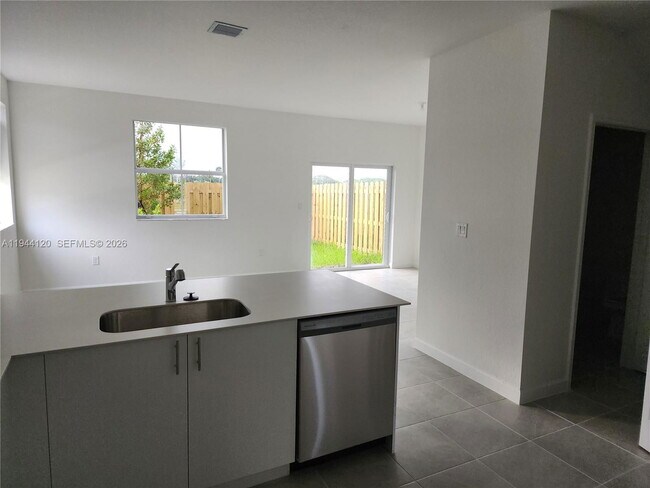 Building Photo - 2468 SE 24th Terrace