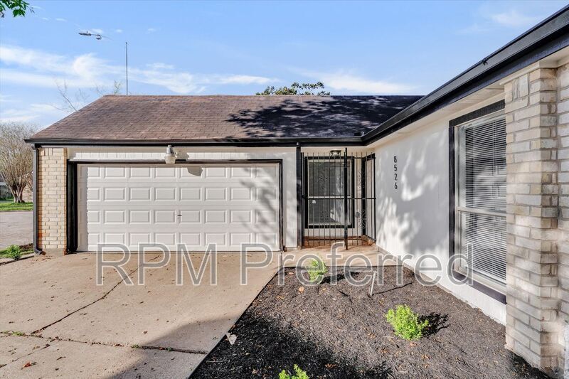 Foto principal - 8526 Deer Meadow Dr
