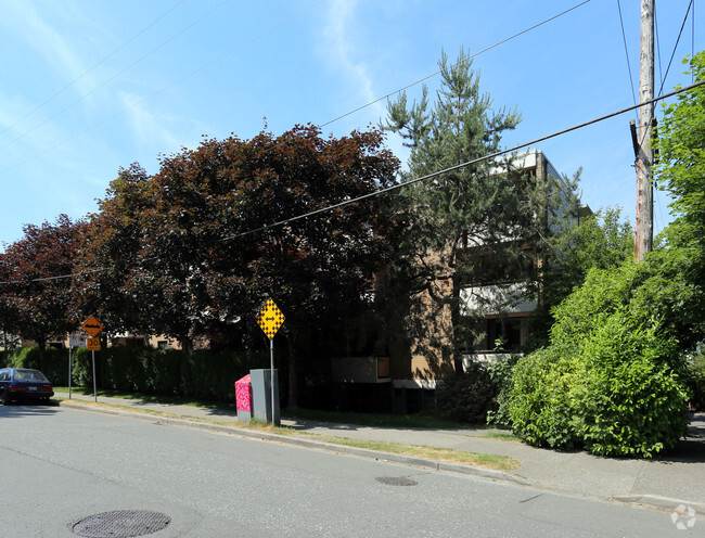 Photo du bâtiment - Maple Crest Apartments