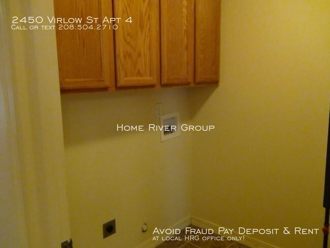 Building Photo - 3 bedroom 2 car garage great location