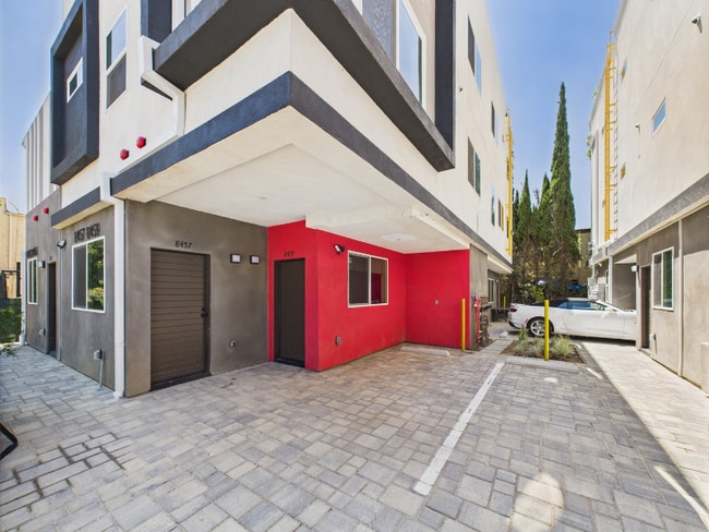Building Photo - 8457 Langdon Ave