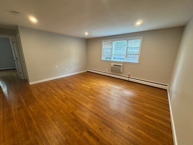 Foto del edificio - 1395 Furnace Brook Pkwy